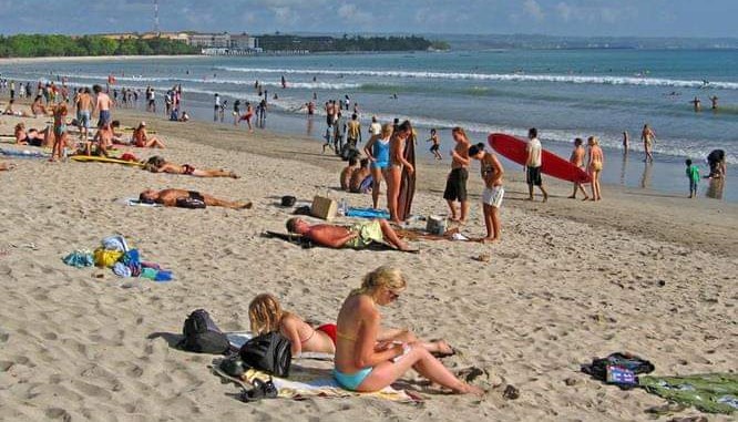 pantai kuta bali