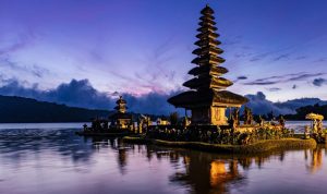 bali-sunrise-indonesia Danau Beratan in Bedugul - Bali