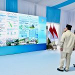 Pembangunan kawasan industri hilirisasi nasional yang mendorong investasi dan pertumbuhan industri di Indonesia. Presiden RI